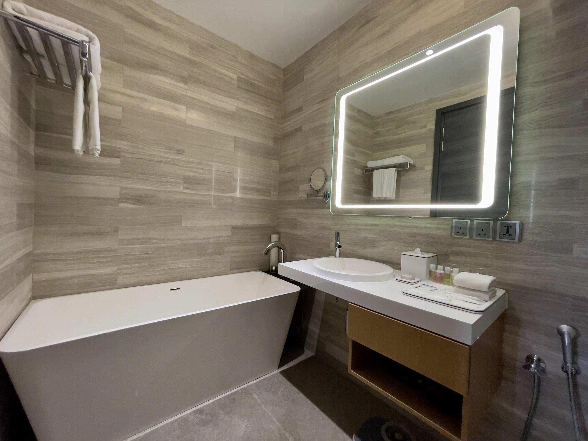 Fraser Place Puteri Harbour Nusajaya  Luaran gambar Bathroom