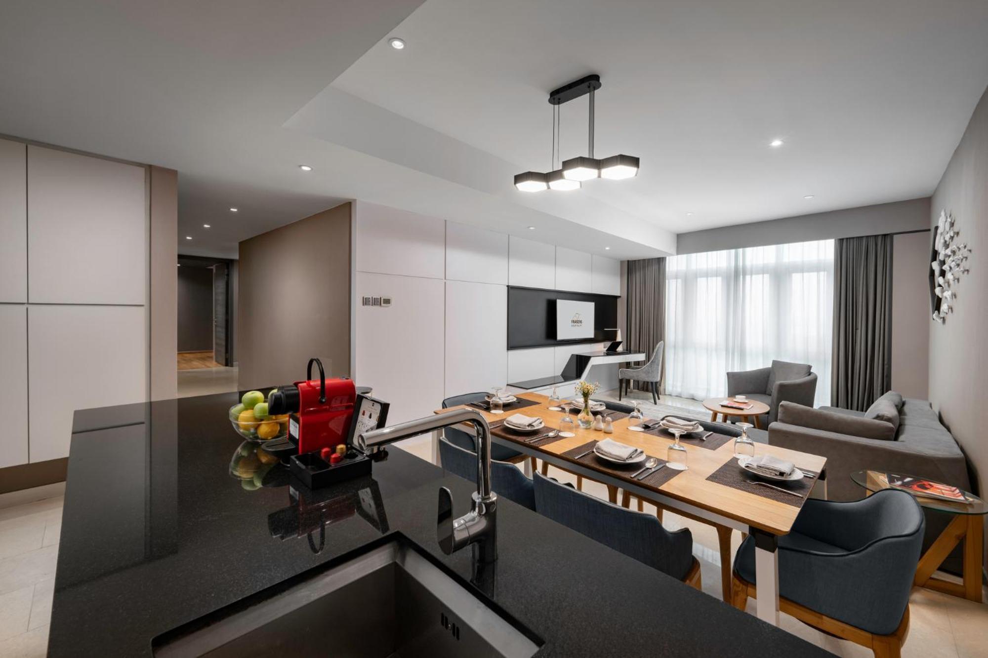 Fraser Place Puteri Harbour Nusajaya  Luaran gambar A modern kitchen in China